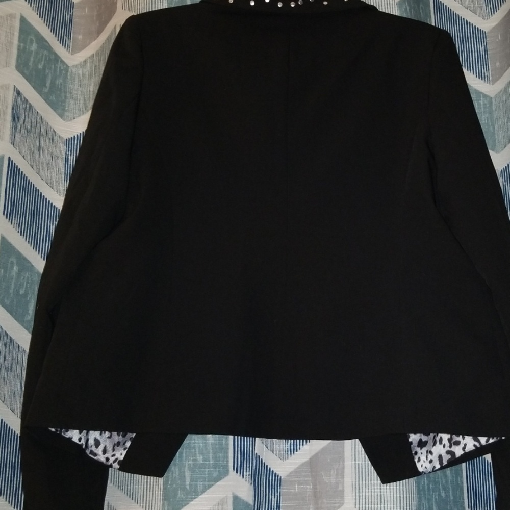 Blazer - Picture 4 of 4